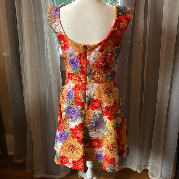 Floral Dress with Pockets!  🎀 - Picture 2 of 5